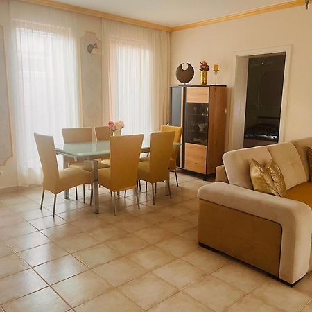 Aqua Azur Apartman Hajdúszoboszló المظهر الخارجي الصورة